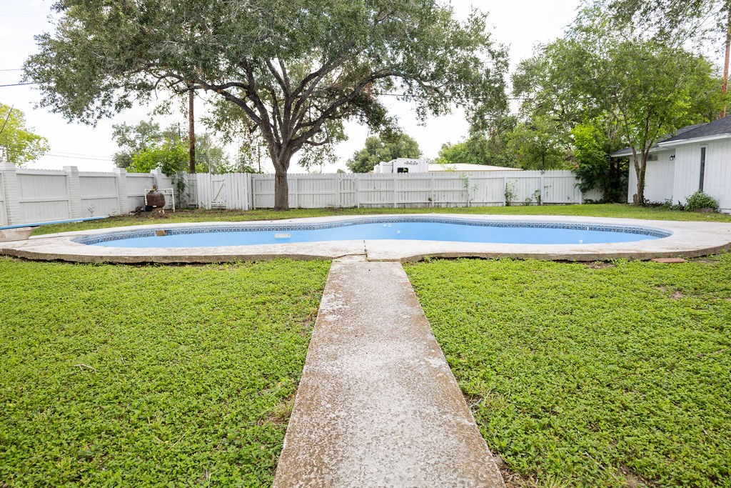 1101 Lillian St Property Photo 23