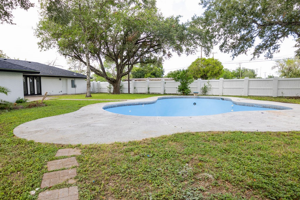 1101 Lillian St Property Photo 25