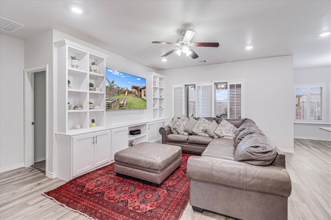 7938 Fort Griffen Dr Property Photo 3