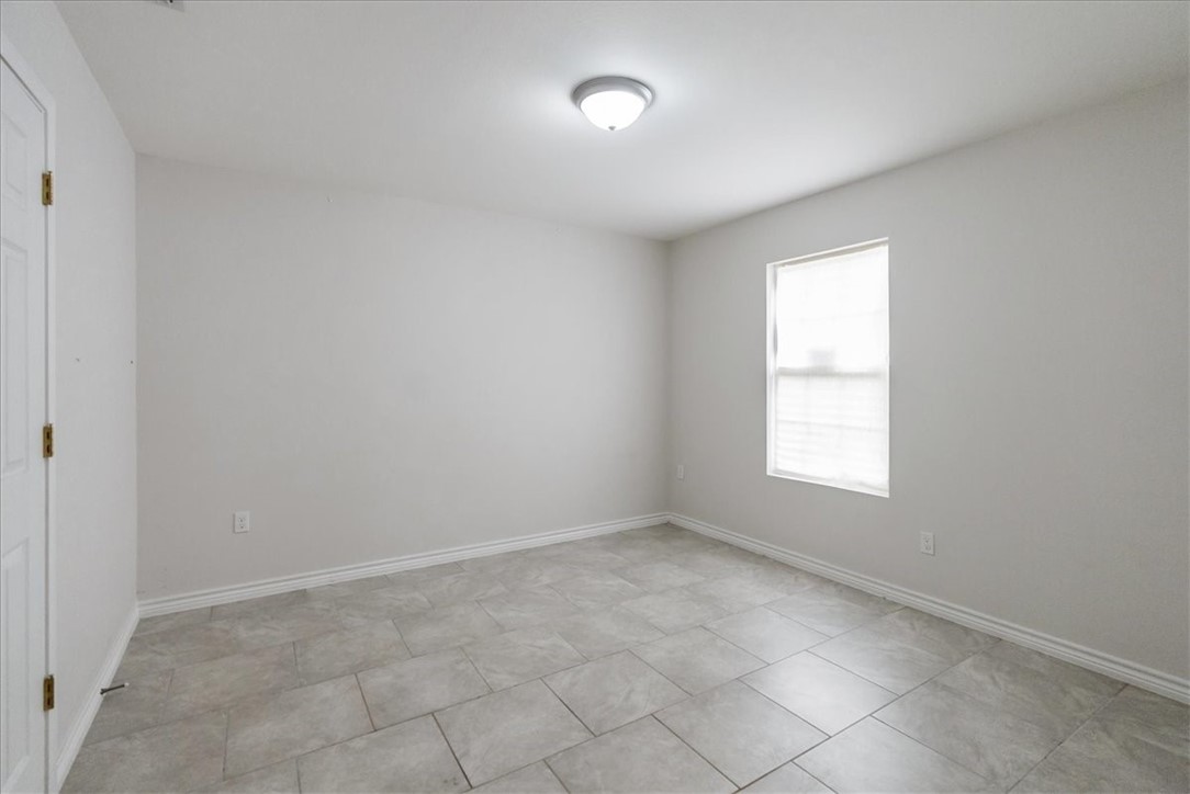 525 Military Dr Property Photo 5