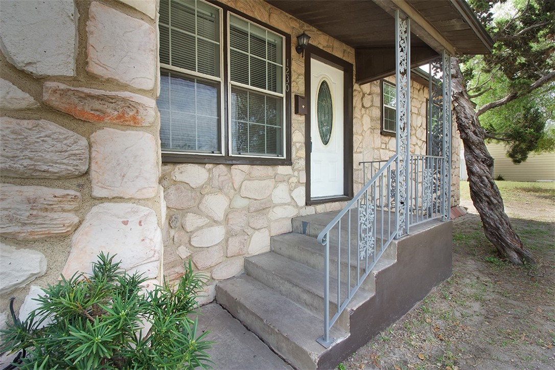 1230 Dona Property Photo 2