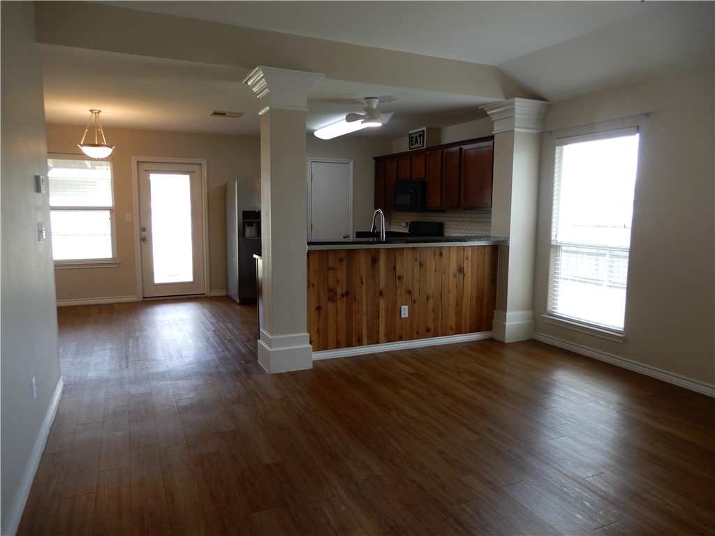 2301 Blue Star Dr Property Photo 3