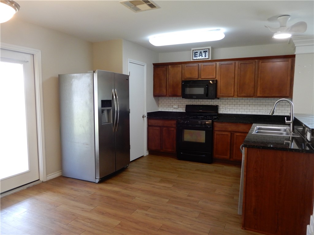 2301 Blue Star Dr Property Photo 5