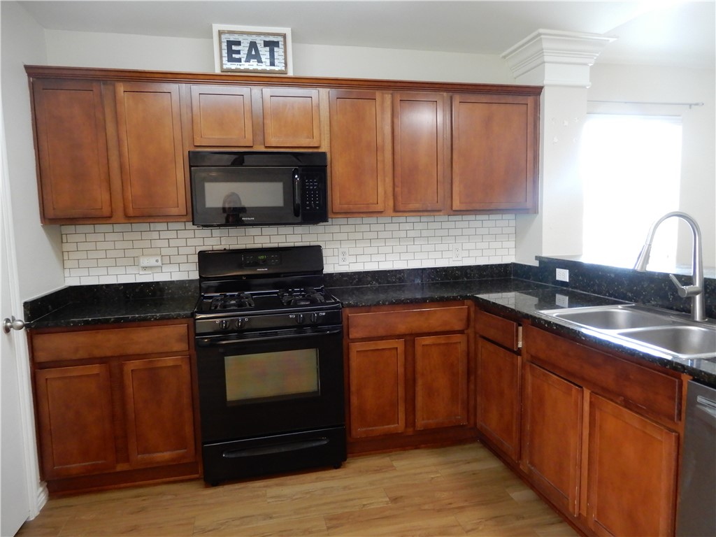 2301 Blue Star Dr Property Photo 6