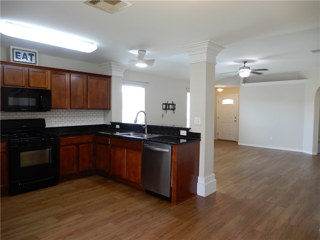 2301 Blue Star Dr Property Photo 7