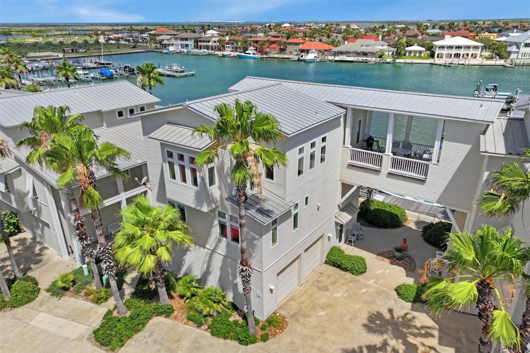 3700 Island Moorings Pkwy 7 Property Photo 1