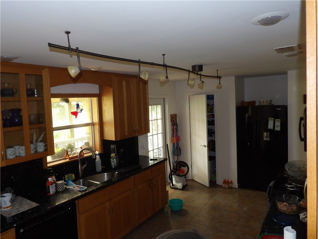 170 Barker Property Photo 11