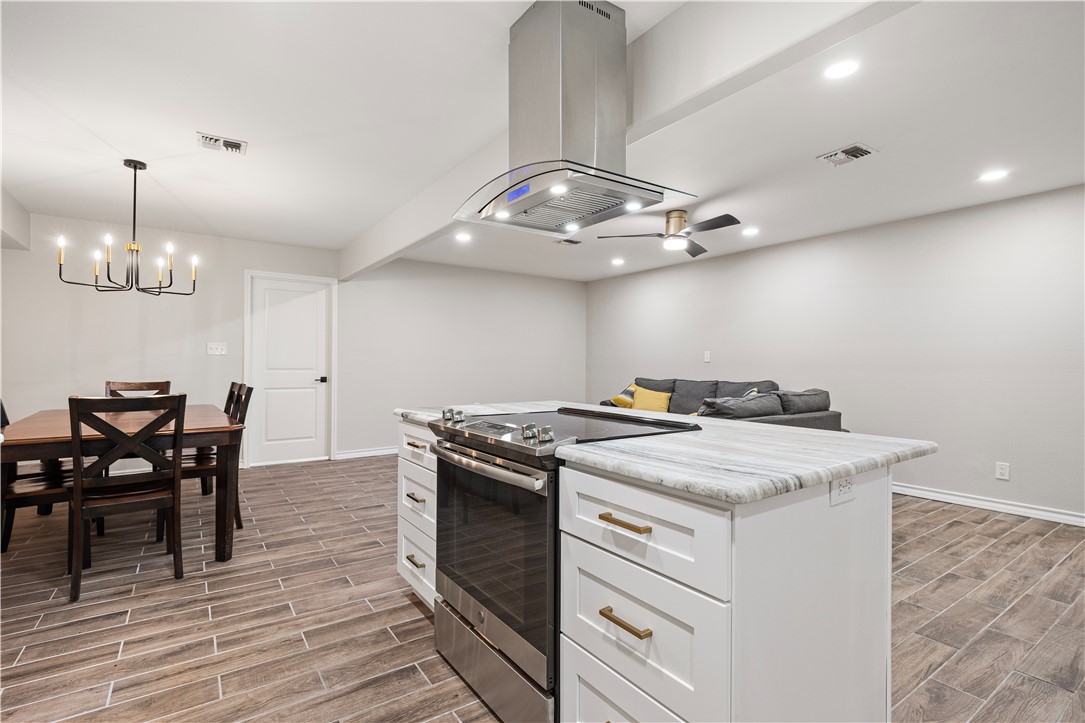 1109 Adeline St Property Photo 5