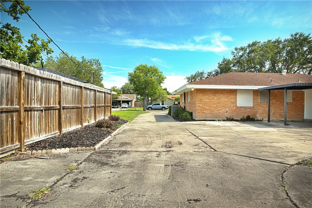1109 Adeline St Property Photo 26