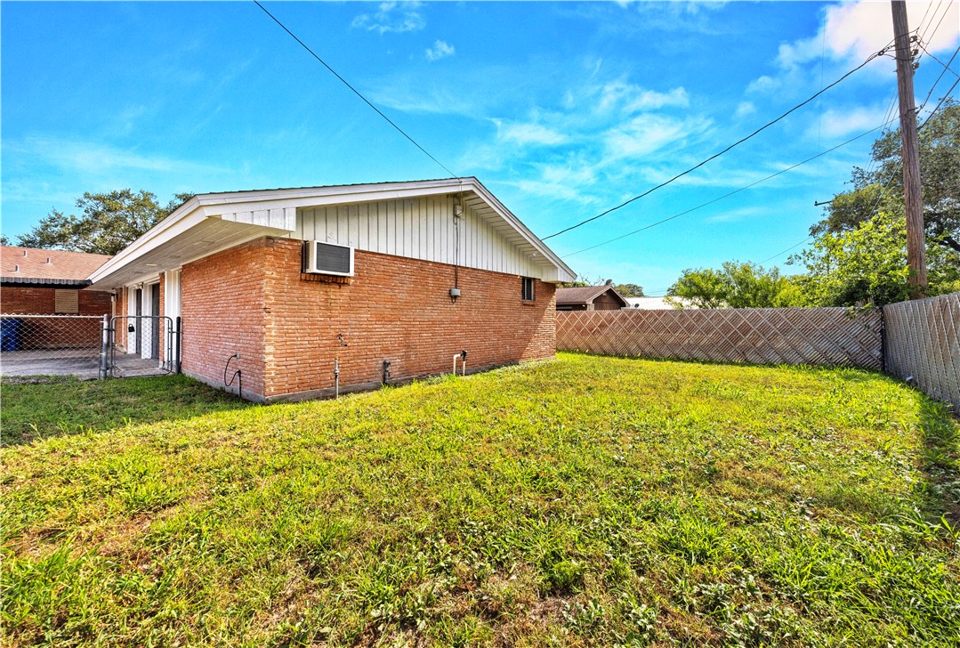 1109 Adeline St Property Photo 27