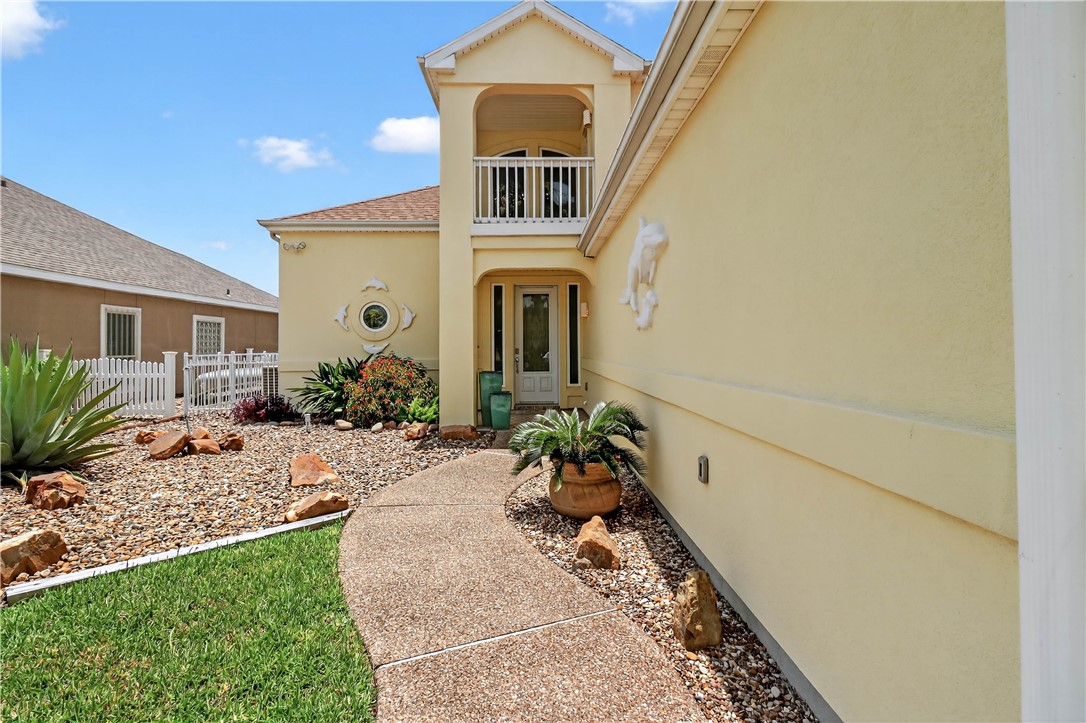 973 Pompano Dr Property Photo 2