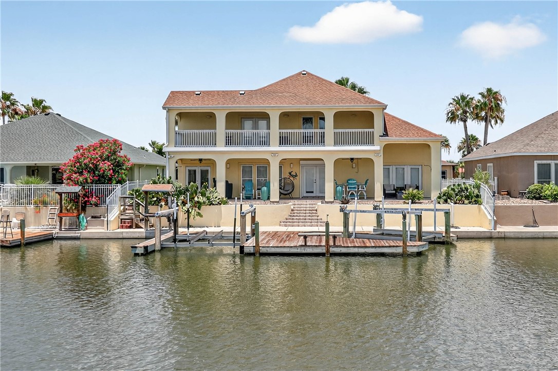 973 Pompano Dr Property Photo 4
