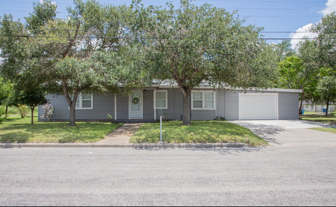 306 Sellers St Property Photo 1