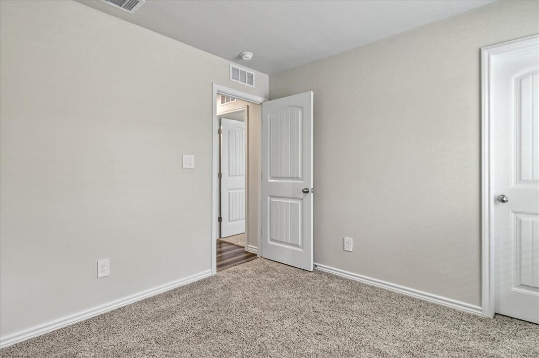 1234 Thames Chase Dr Property Photo 7