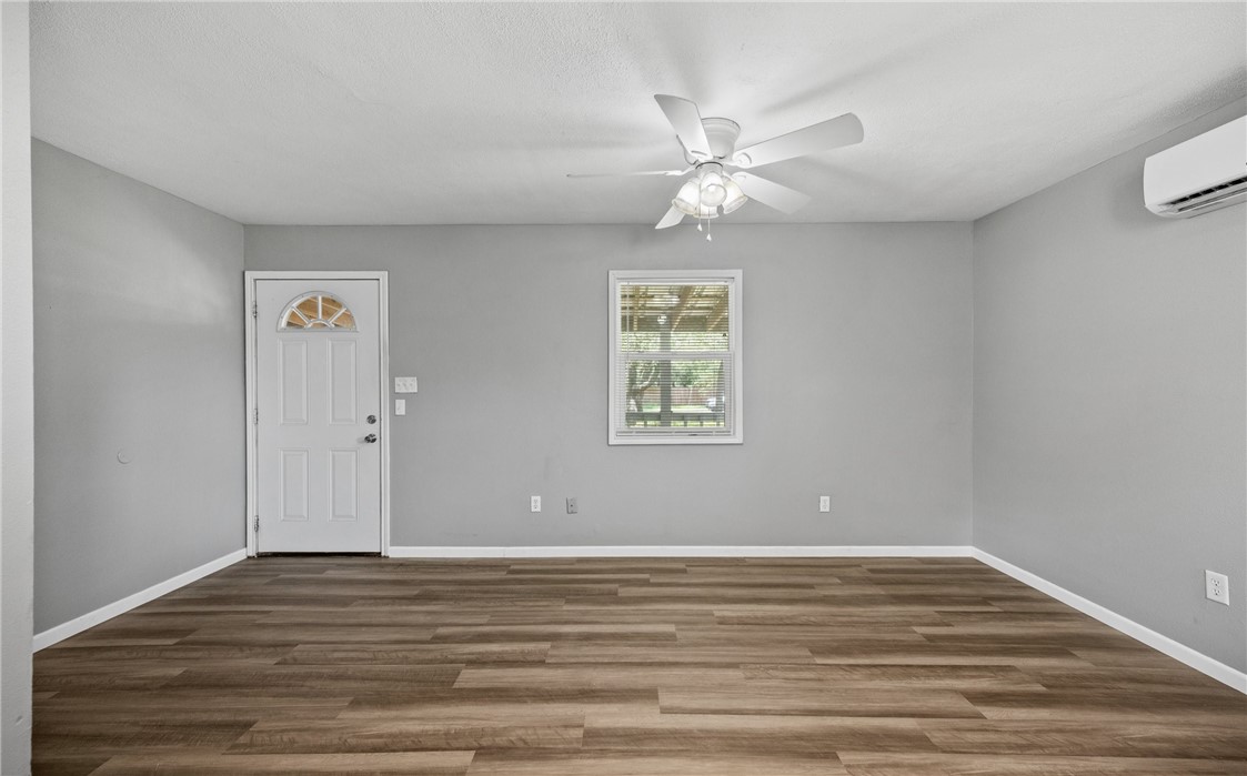 805 Rowe St Property Photo 6