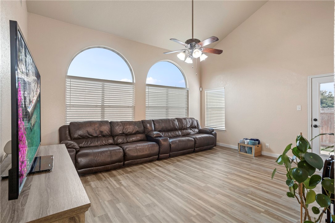 2488 Divine Way Property Photo 8