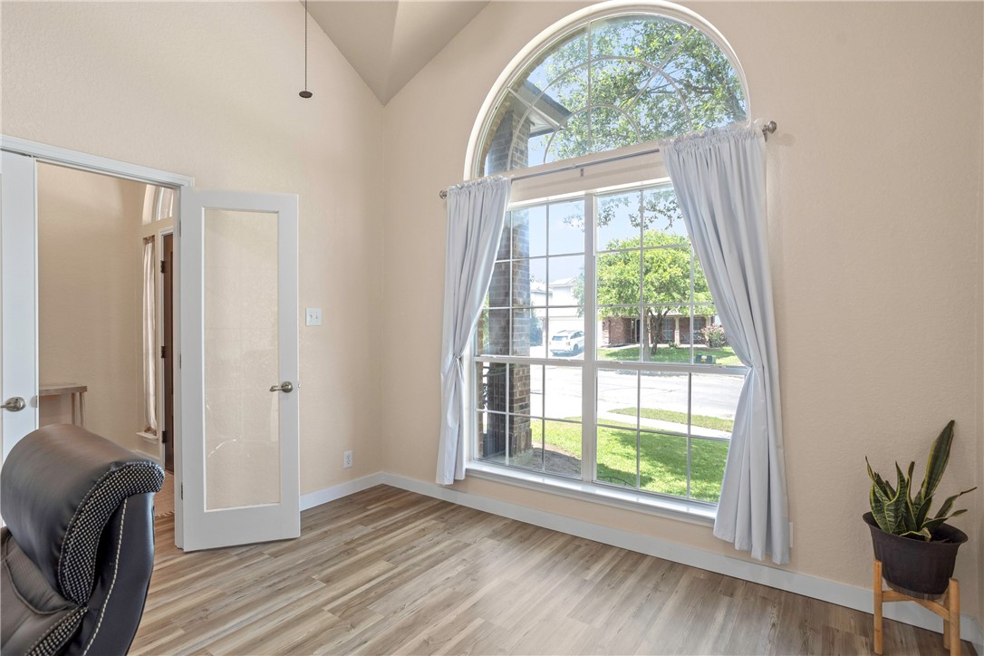 2488 Divine Way Property Photo 17