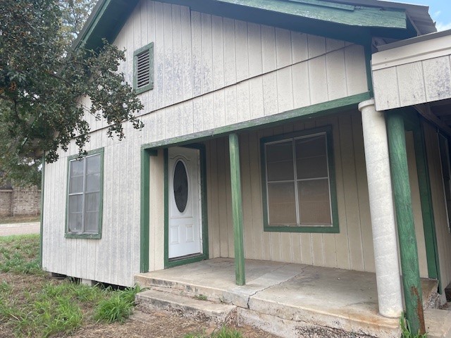 502 E Linar St Property Photo 3
