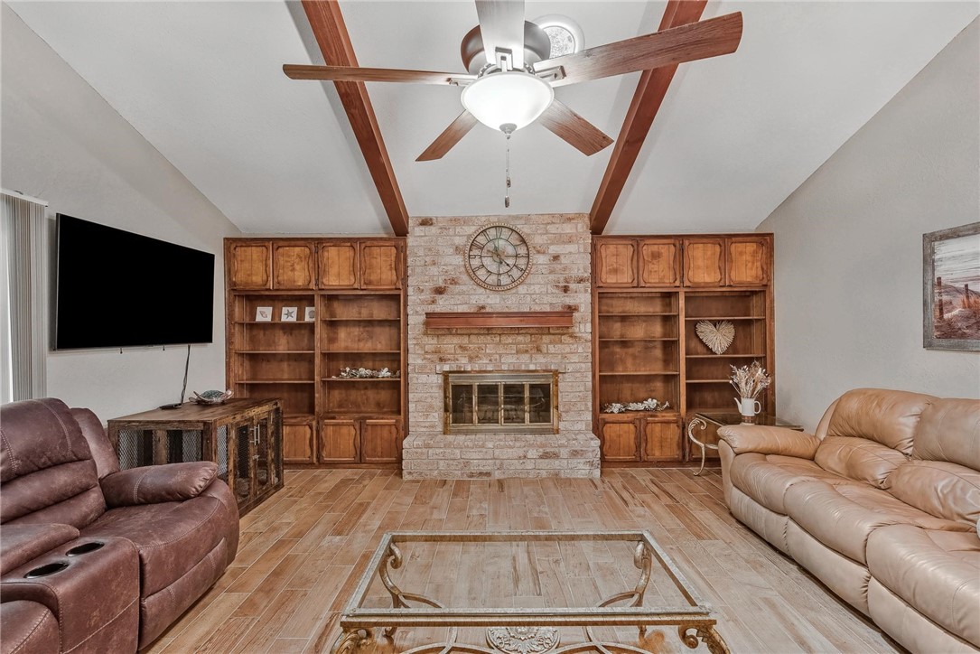 4957 Shadowbend Dr Property Photo 3