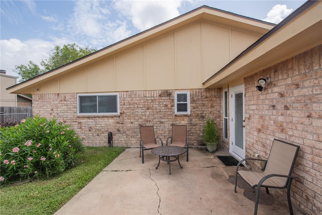 4957 Shadowbend Dr Property Photo 24