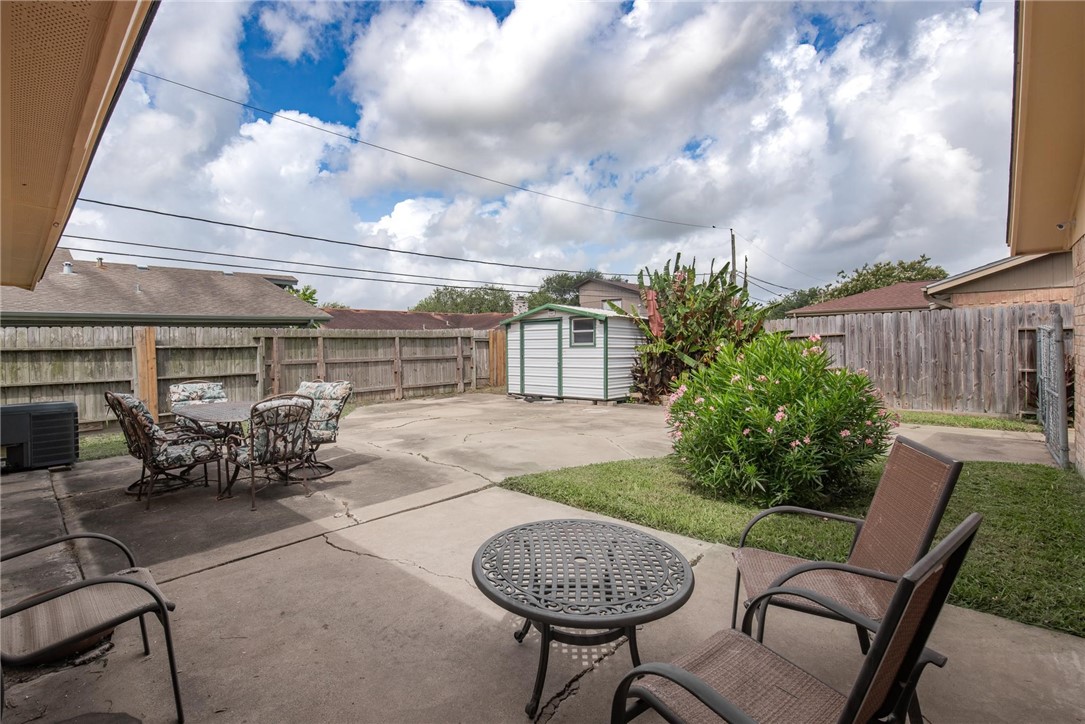 4957 Shadowbend Dr Property Photo 25