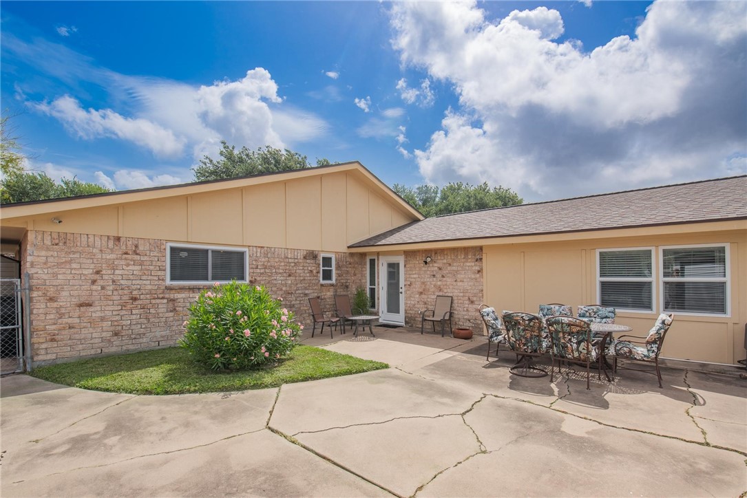 4957 Shadowbend Dr Property Photo 26