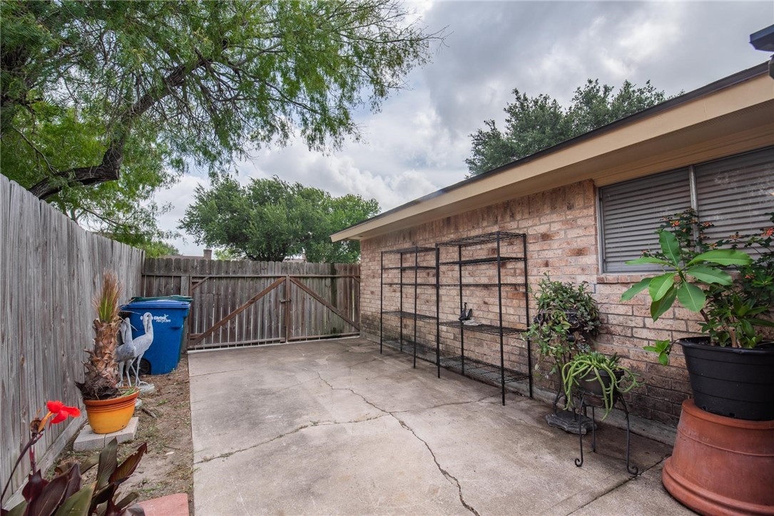 4957 Shadowbend Dr Property Photo 29
