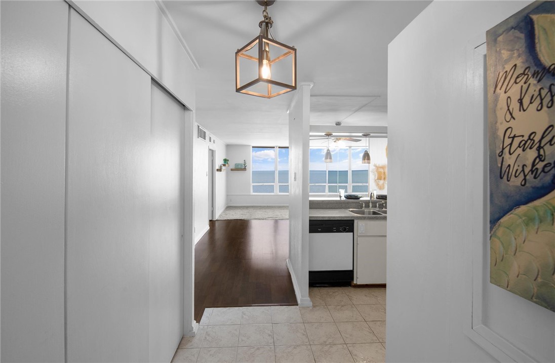 4302 Ocean Dr 65 Property Photo 4