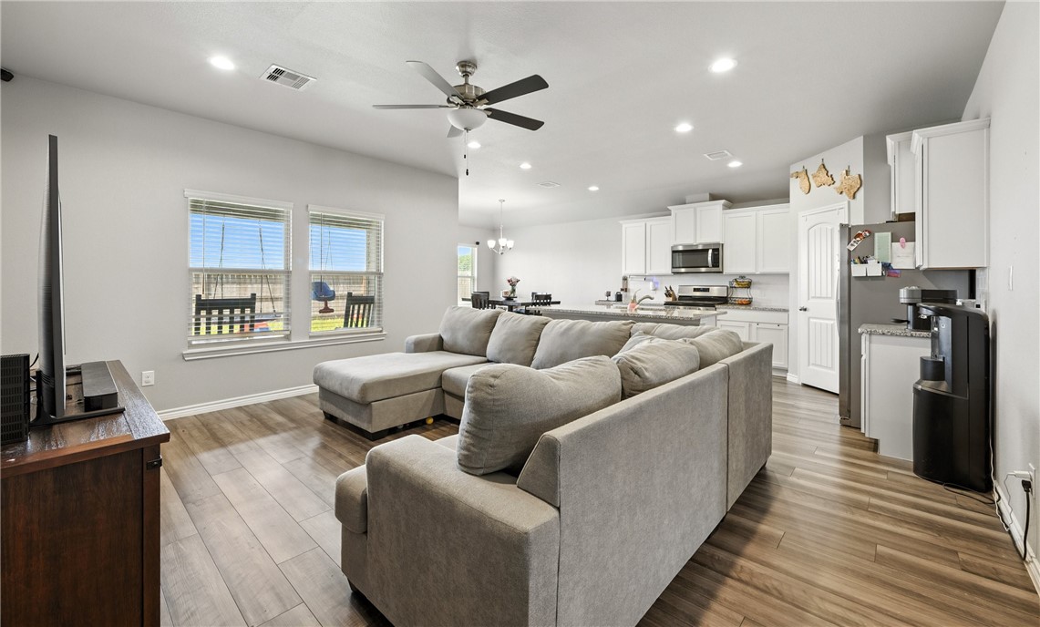 1293 Carnaby St Property Photo 4