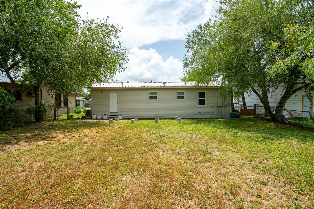 332 S Chiltipin St Property Photo 21