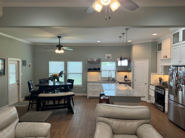 2525 Luzius Dr Property Photo 4