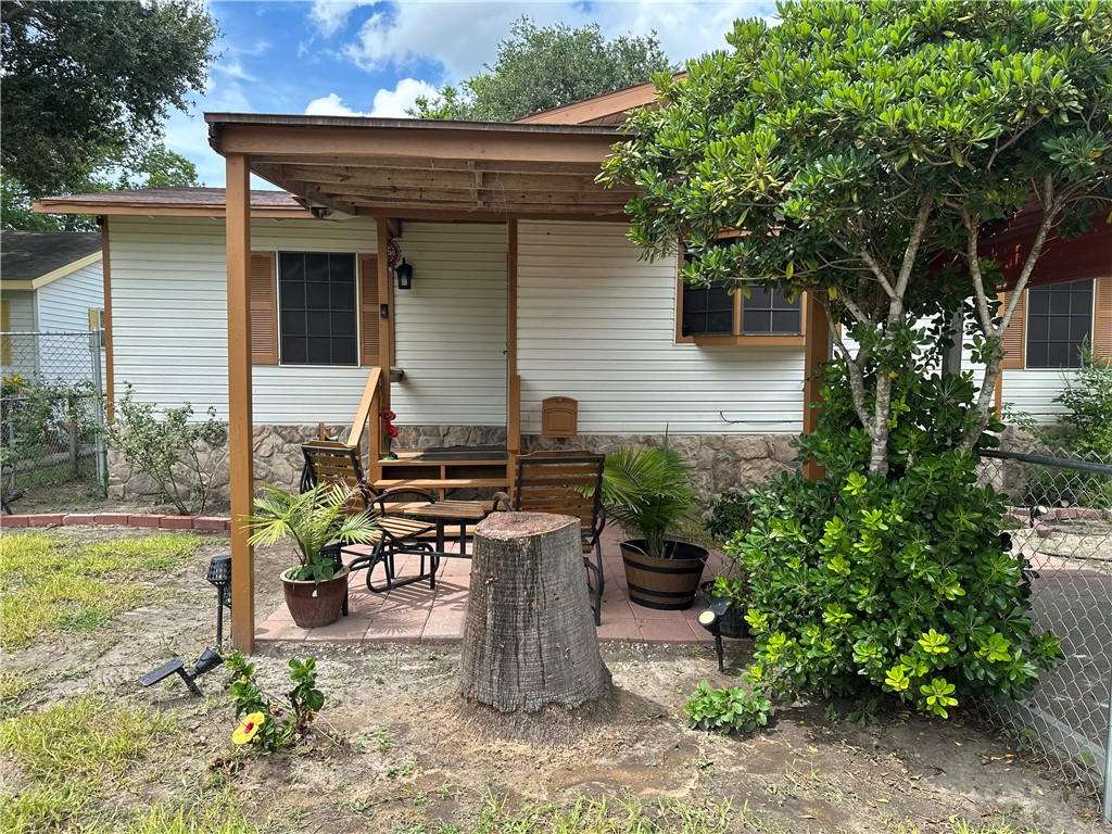 1411 Consuelo St Property Photo 3