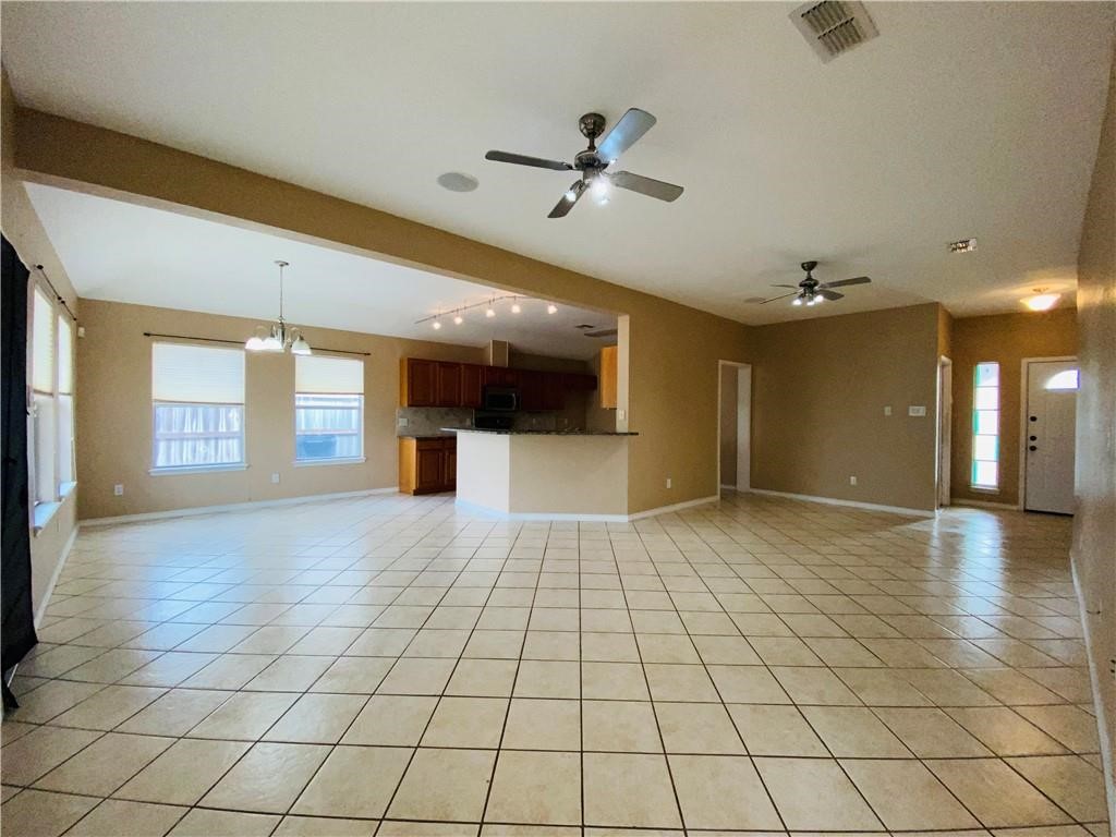 2104 Westwood Dr Property Photo 3