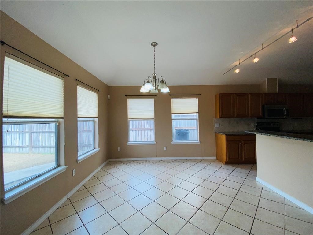 2104 Westwood Dr Property Photo 5