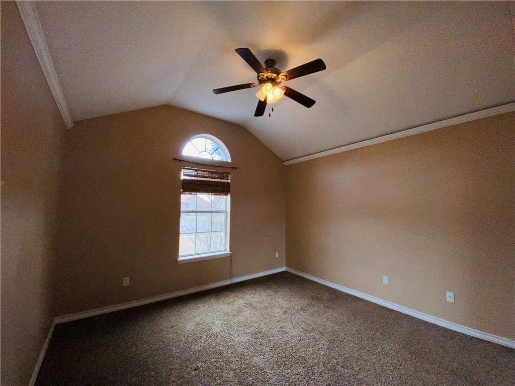 2104 Westwood Dr Property Photo 6
