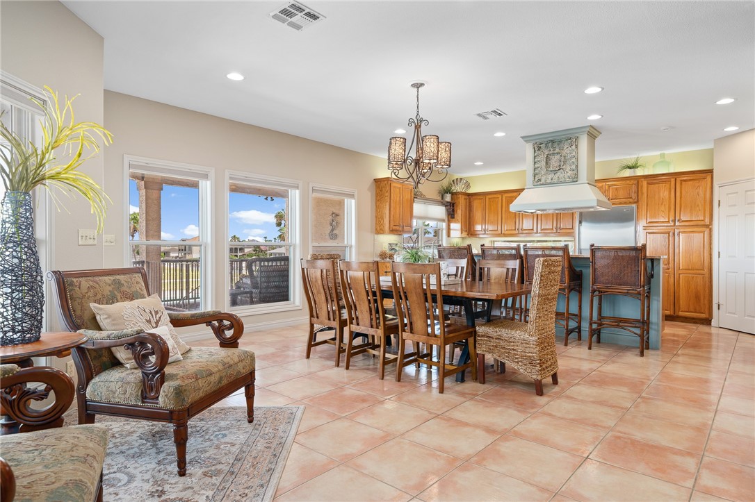 1114 Bay Property Photo 13