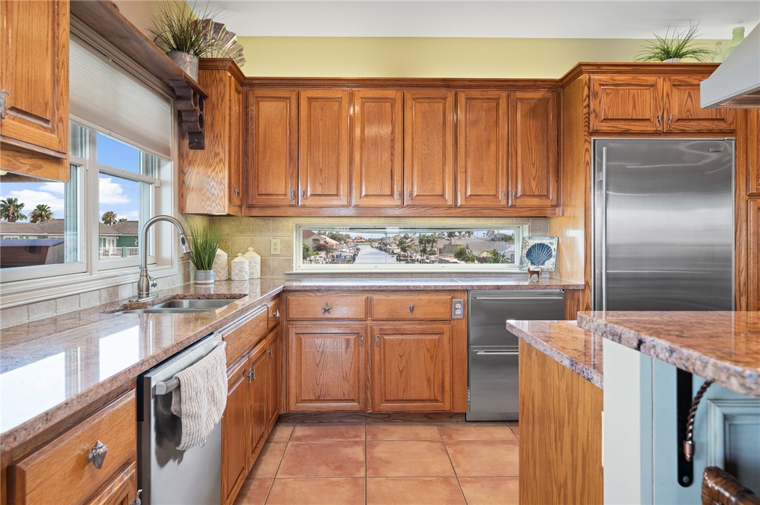 1114 Bay Property Photo 16