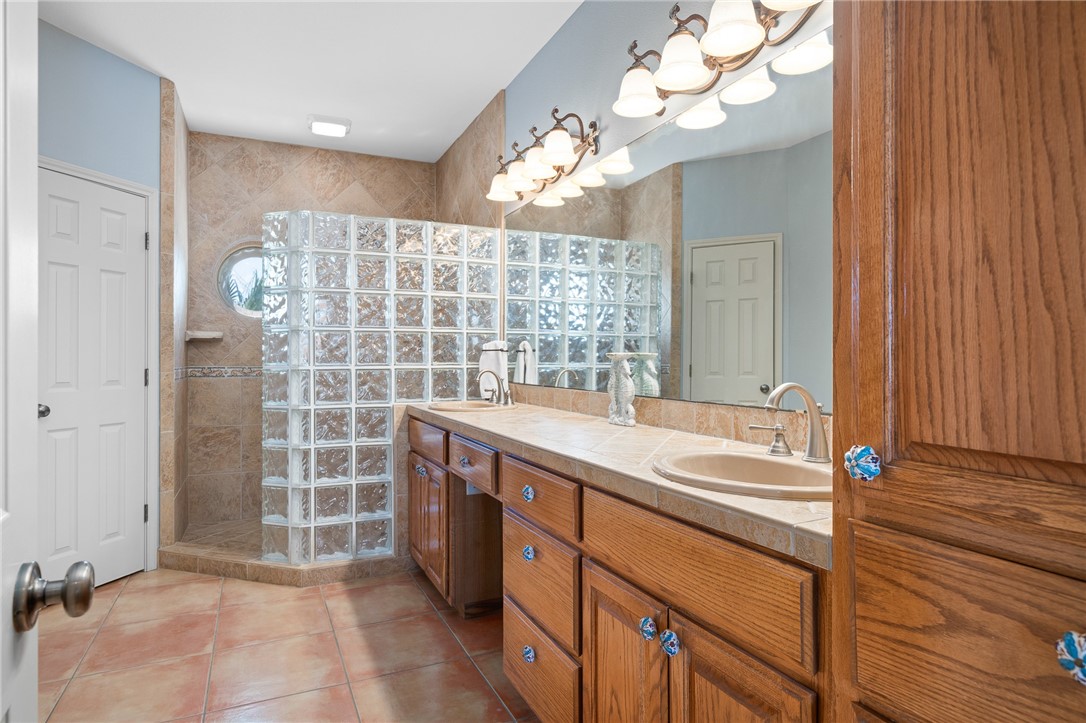 1114 Bay Property Photo 20