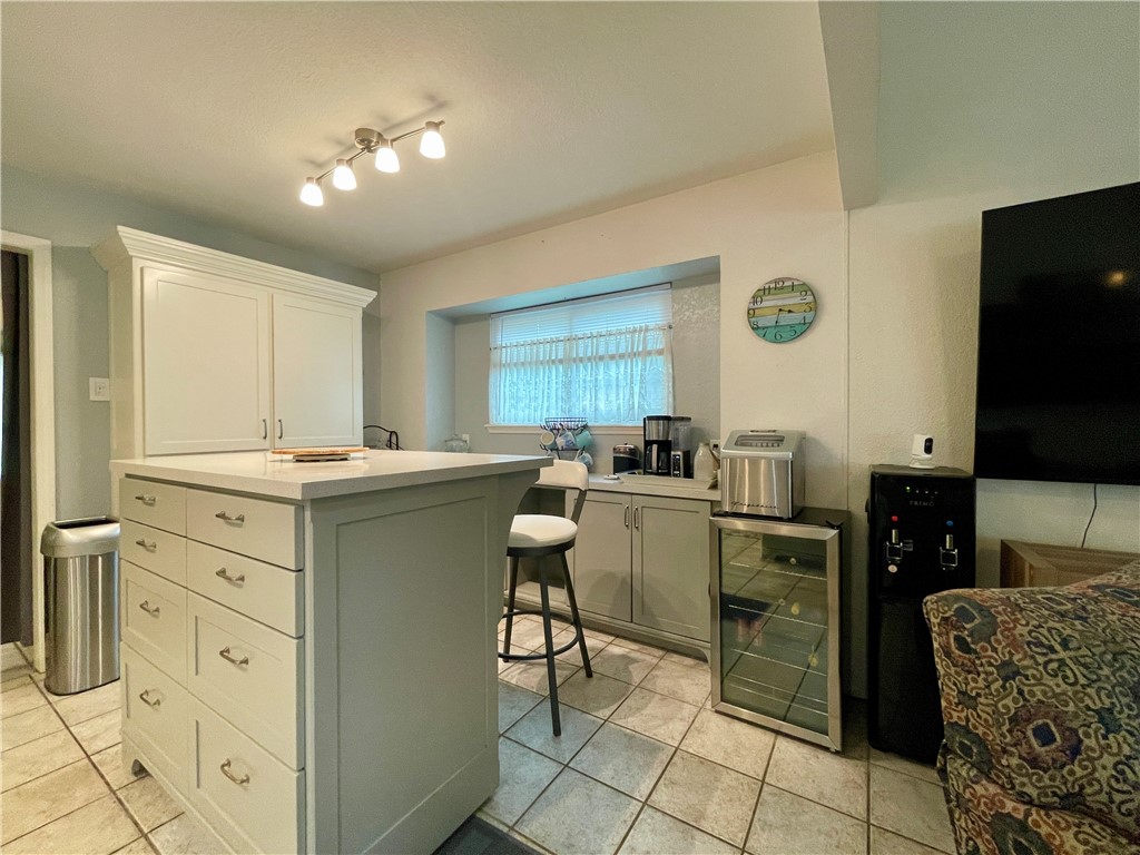 917 Saint Bernard St Property Photo 8