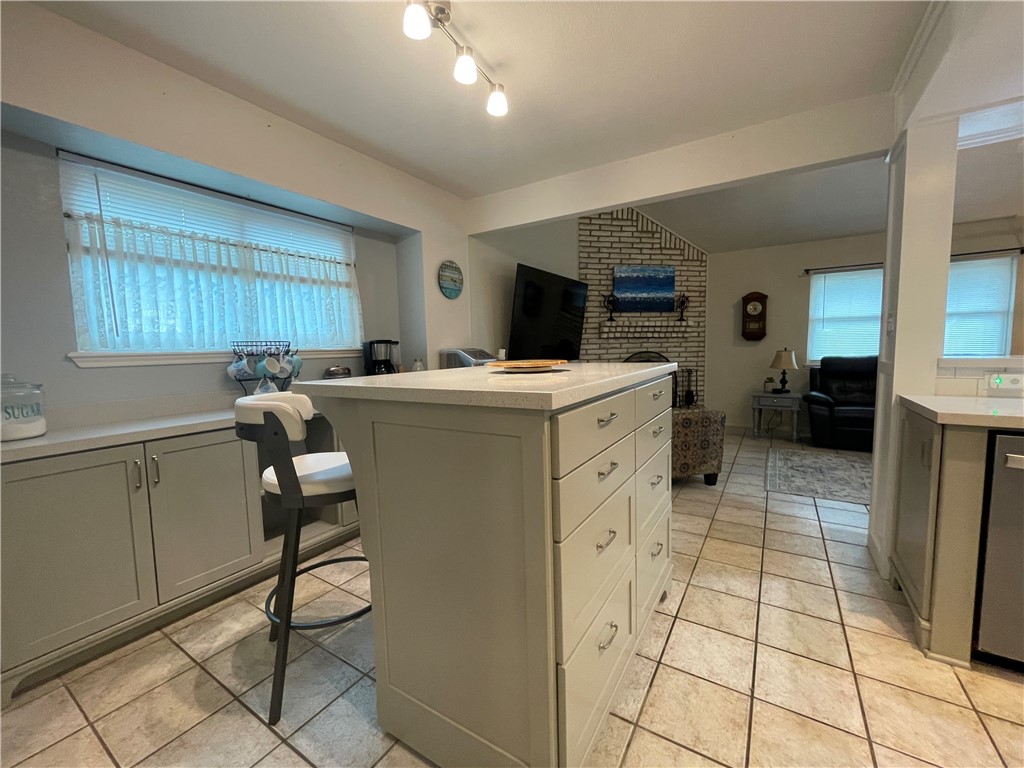 917 Saint Bernard St Property Photo 9