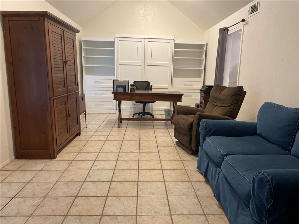 917 Saint Bernard St Property Photo 10