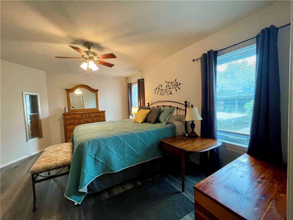 917 Saint Bernard St Property Photo 12