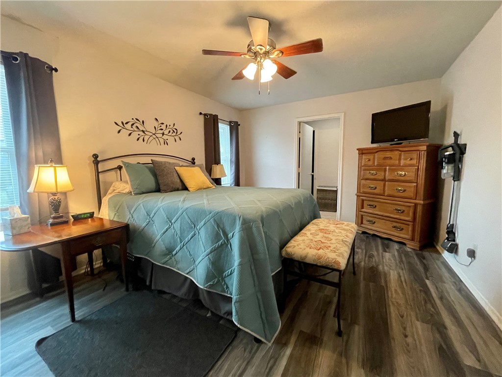 917 Saint Bernard St Property Photo 13