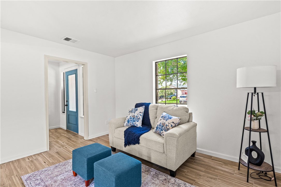 5025 Queens Ct Property Photo 13