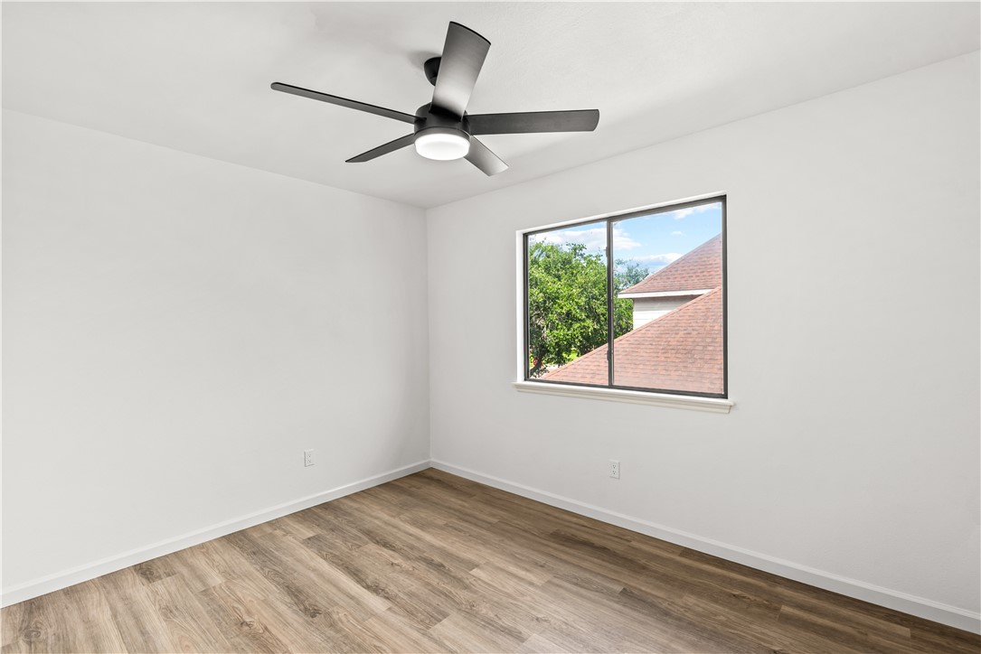 5025 Queens Ct Property Photo 27