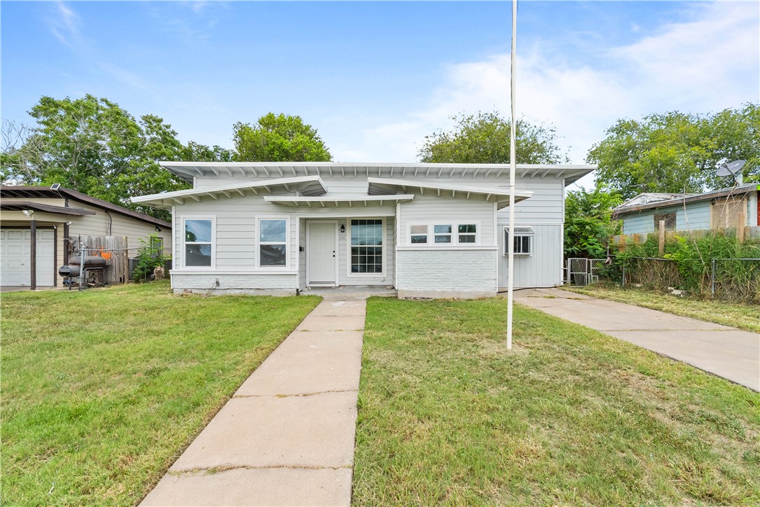 1601 Cambridge Dr Property Photo 1