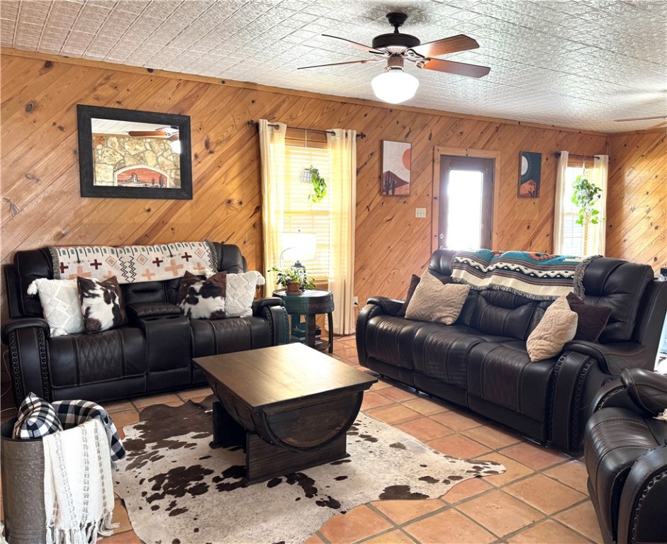5567 County Road 1441 Property Photo 4