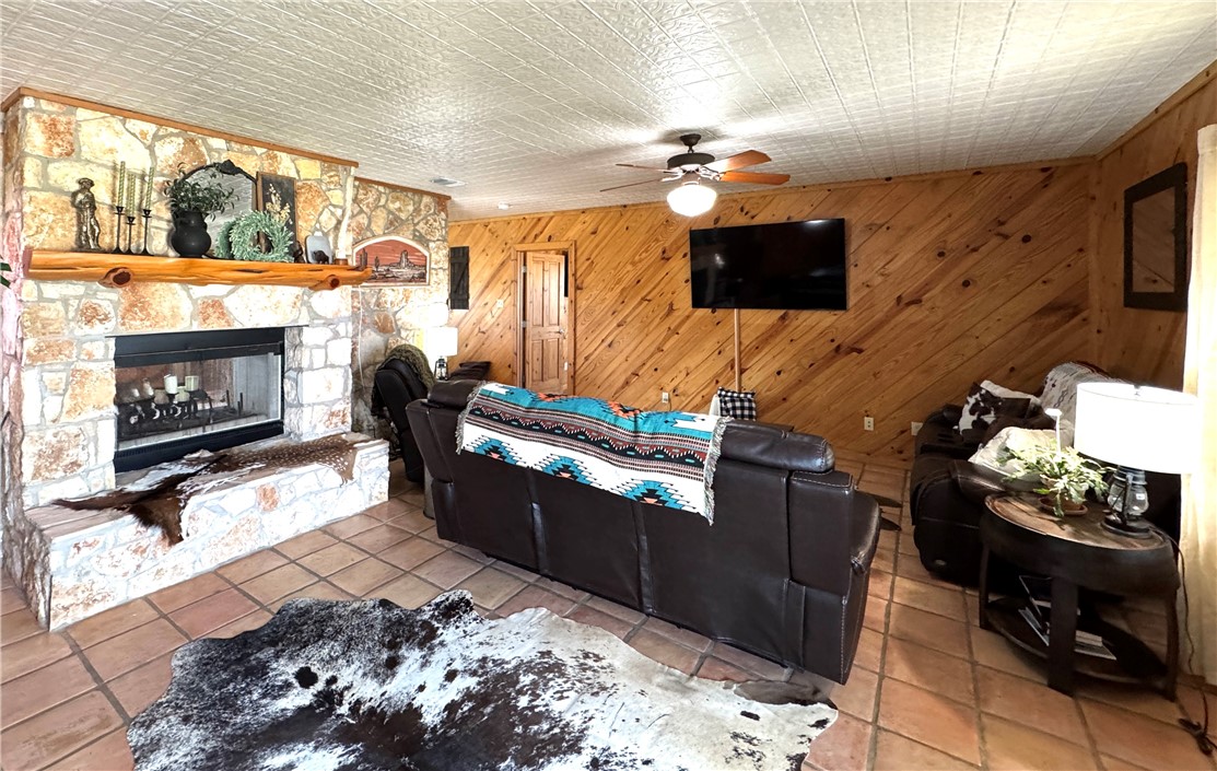 5567 County Road 1441 Property Photo 6