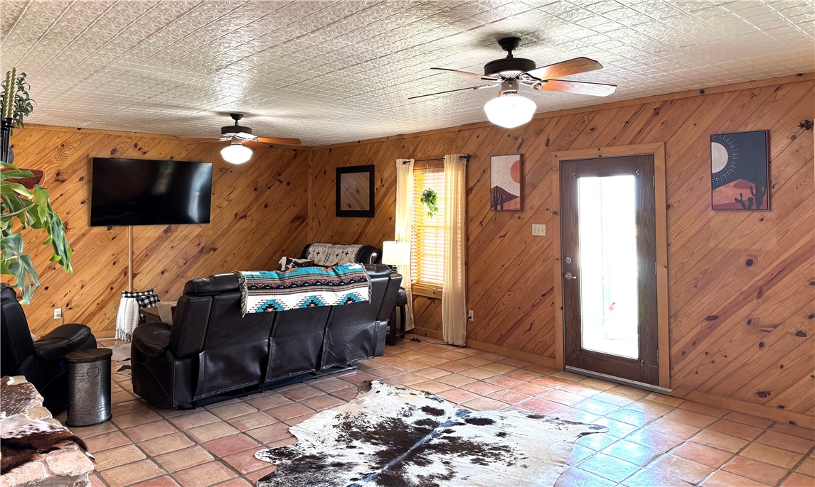 5567 County Road 1441 Property Photo 7