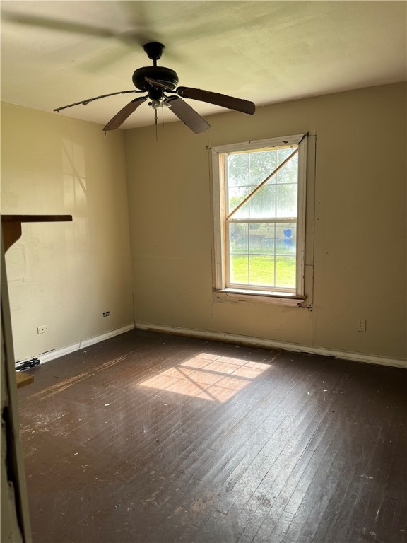 5122 Thomas Dr Property Photo 3